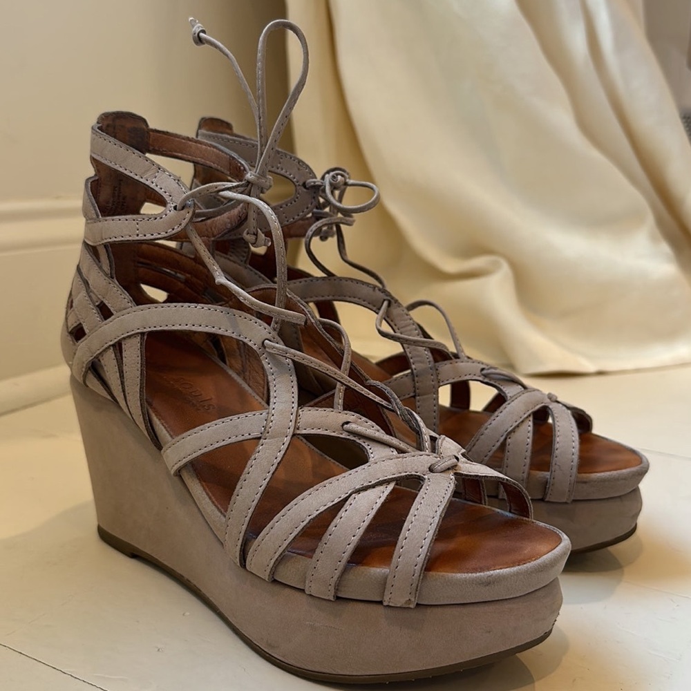 Kenneth Cole gentle souls lace up wedge in grey